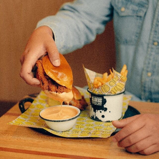 El Chef Aldo de Sliders prefiere Hellmann’s Aderezo Blue Cheese